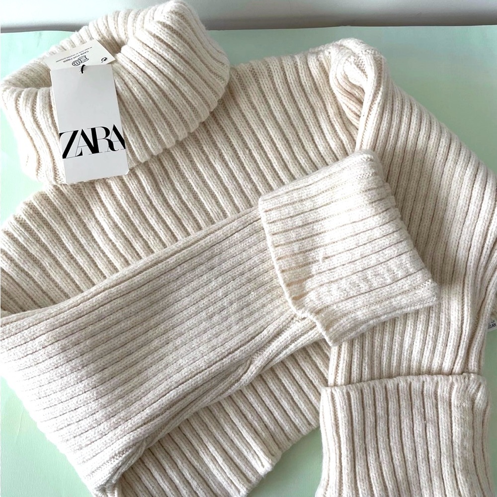 Beige turtleneck short sweater